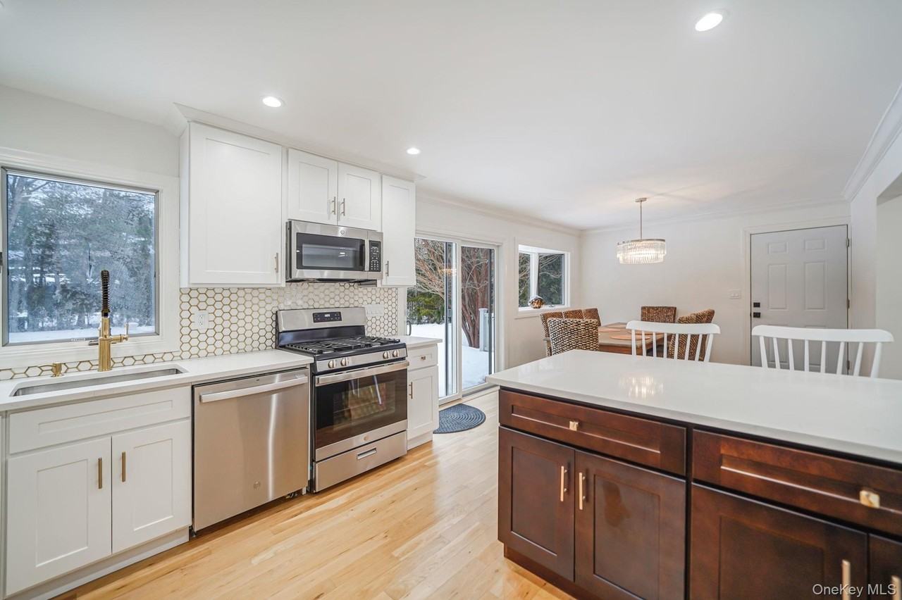 19 Pine Tree Ln - Photo 7 of 33