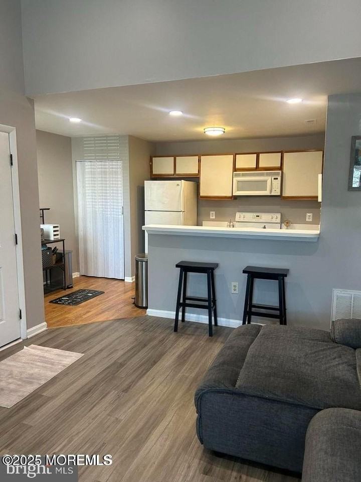 27 Driftwood Ct Unit 365 - Photo 2 of 16