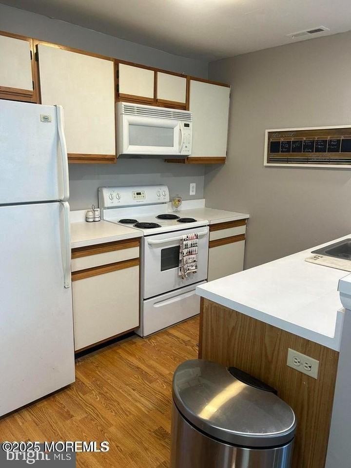 27 Driftwood Ct Unit 365 - Photo 4 of 16