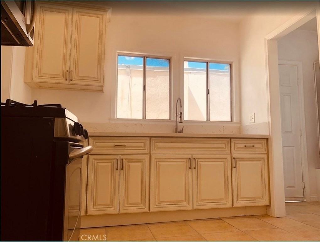 1010 Tremont St - Photo 3 of 6