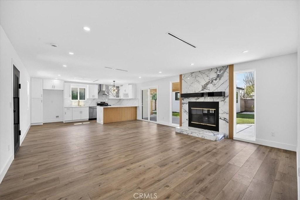 7055 Fallbrook Ave - Photo 5 of 49