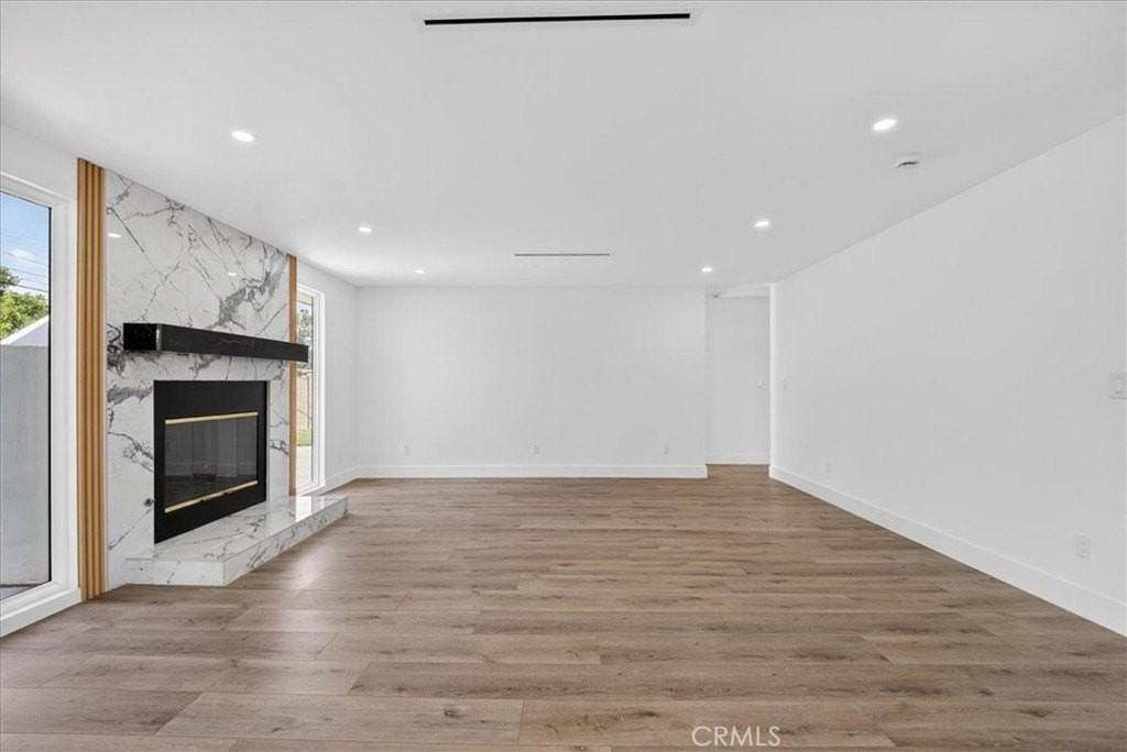 7055 Fallbrook Ave - Photo 7 of 49