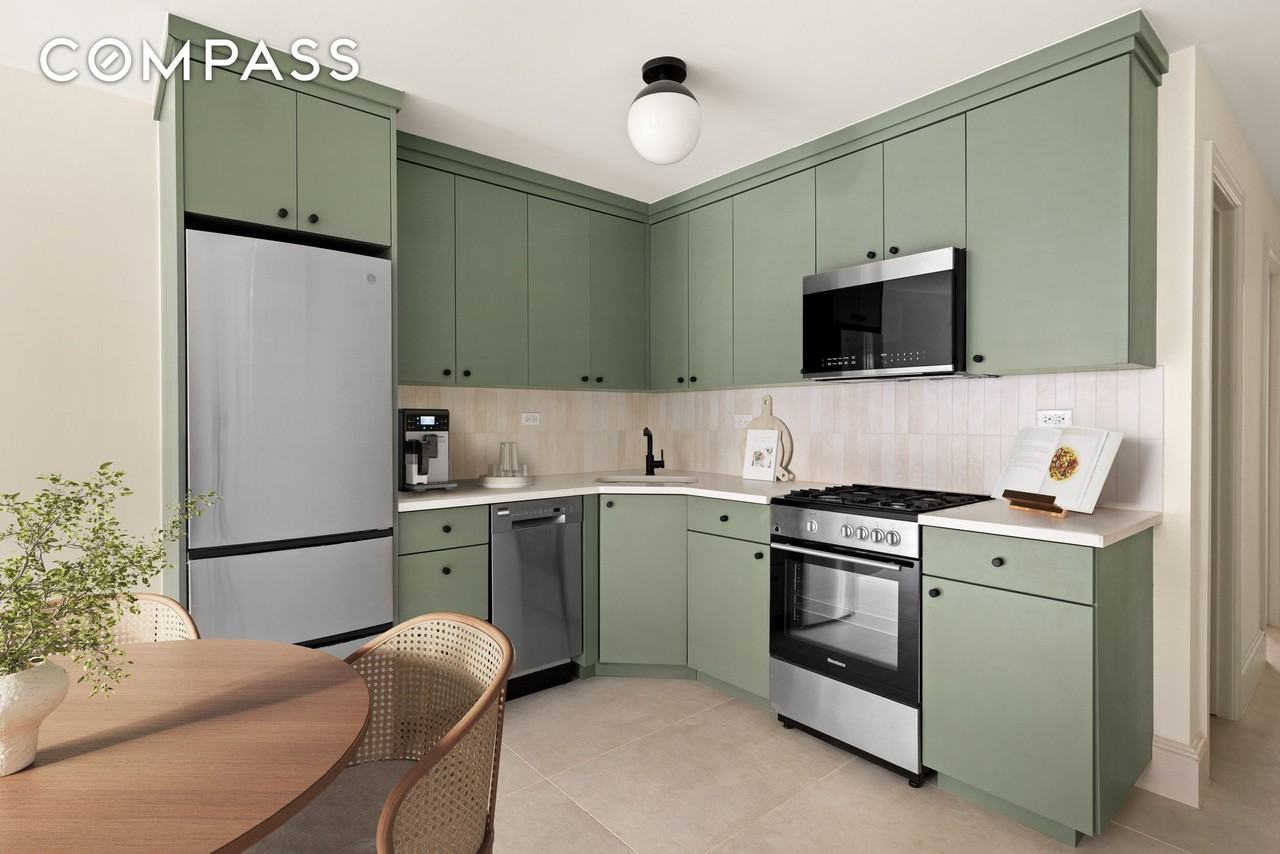 599 Macon St - Photo 3 of 6