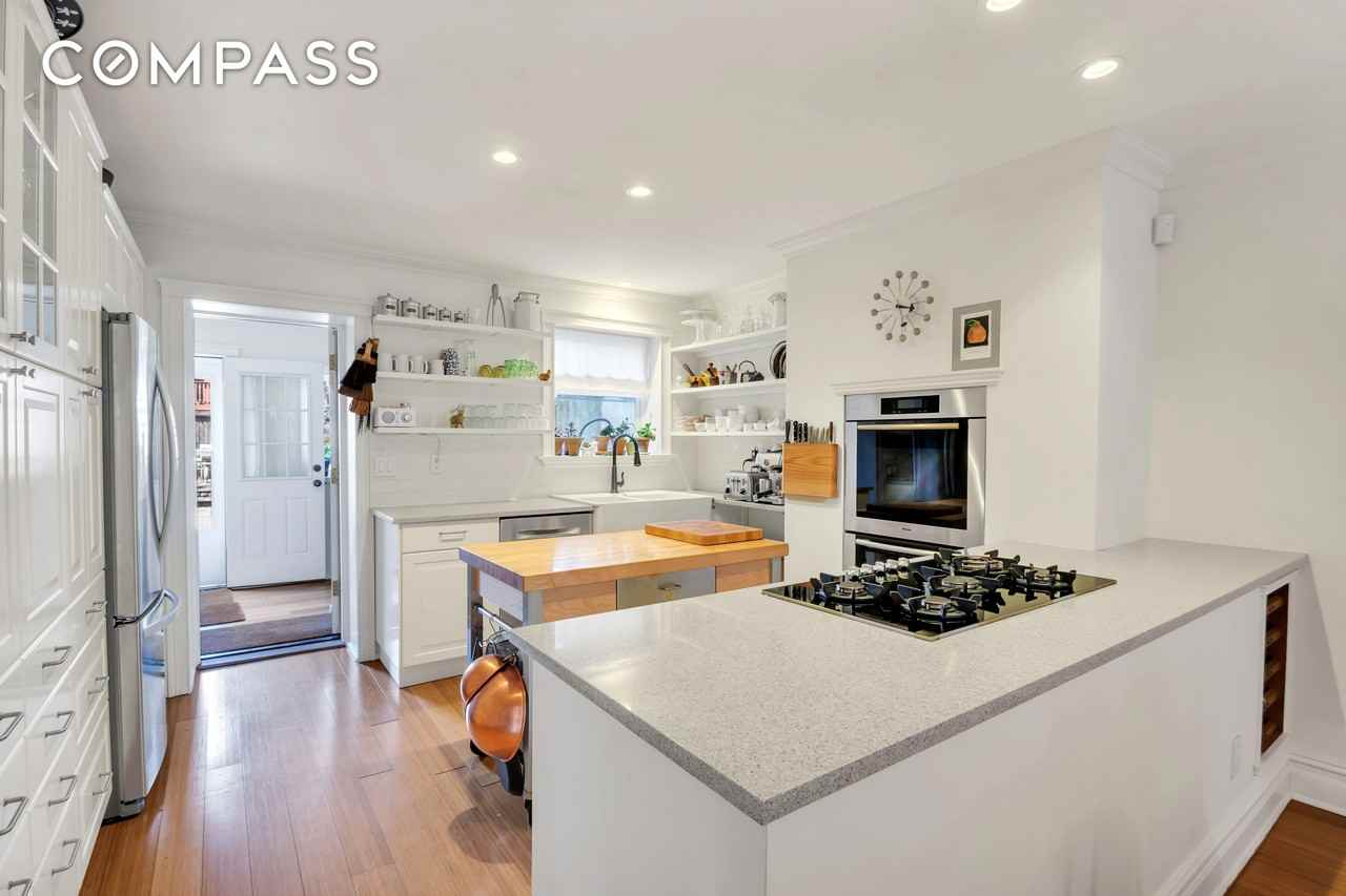 713 Greene Ave - Photo 4 of 12