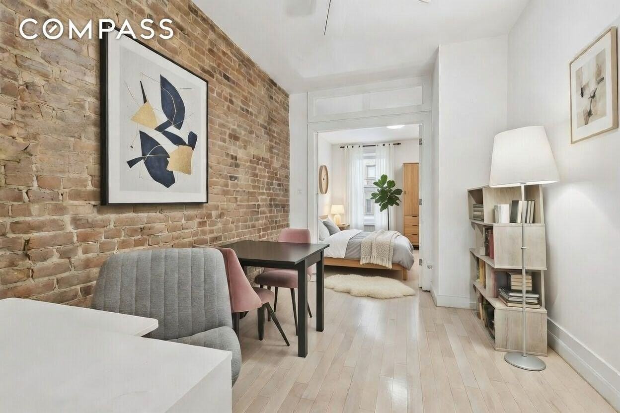 319 Menahan St #1R - Photo 2 of 9