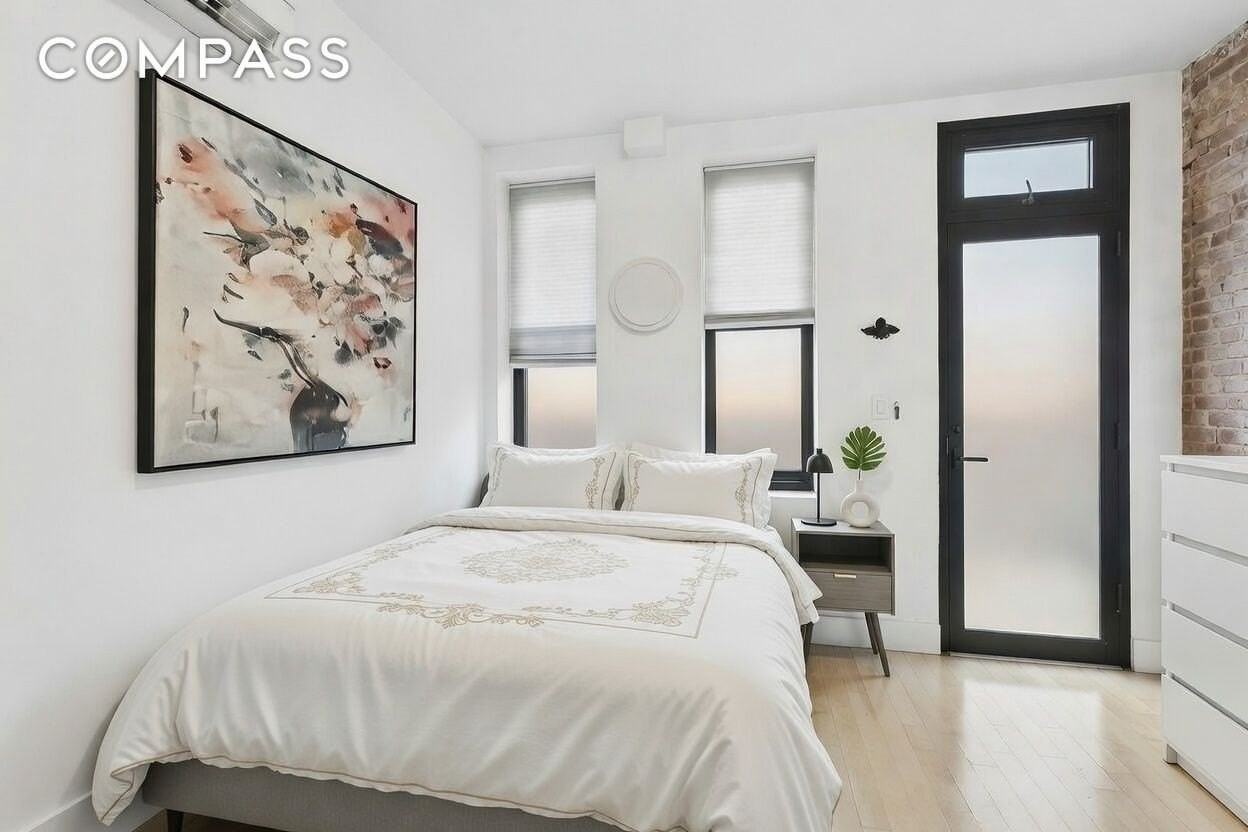 319 Menahan St #1R - Photo 4 of 9