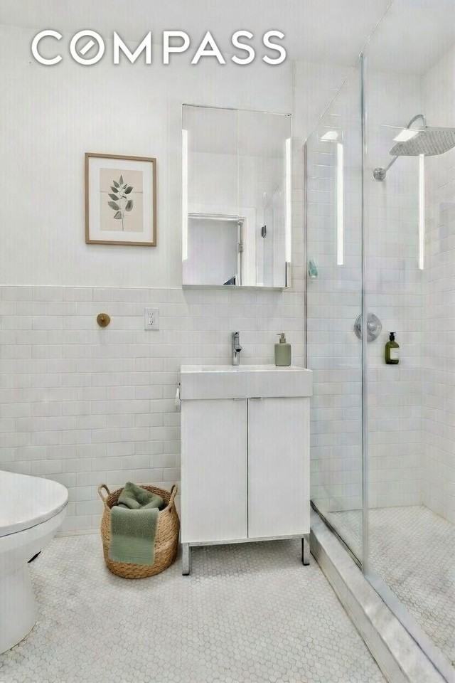 319 Menahan St #1R - Photo 6 of 9