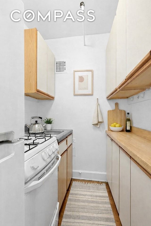 1104 Dean St #3 - Photo 3 of 4