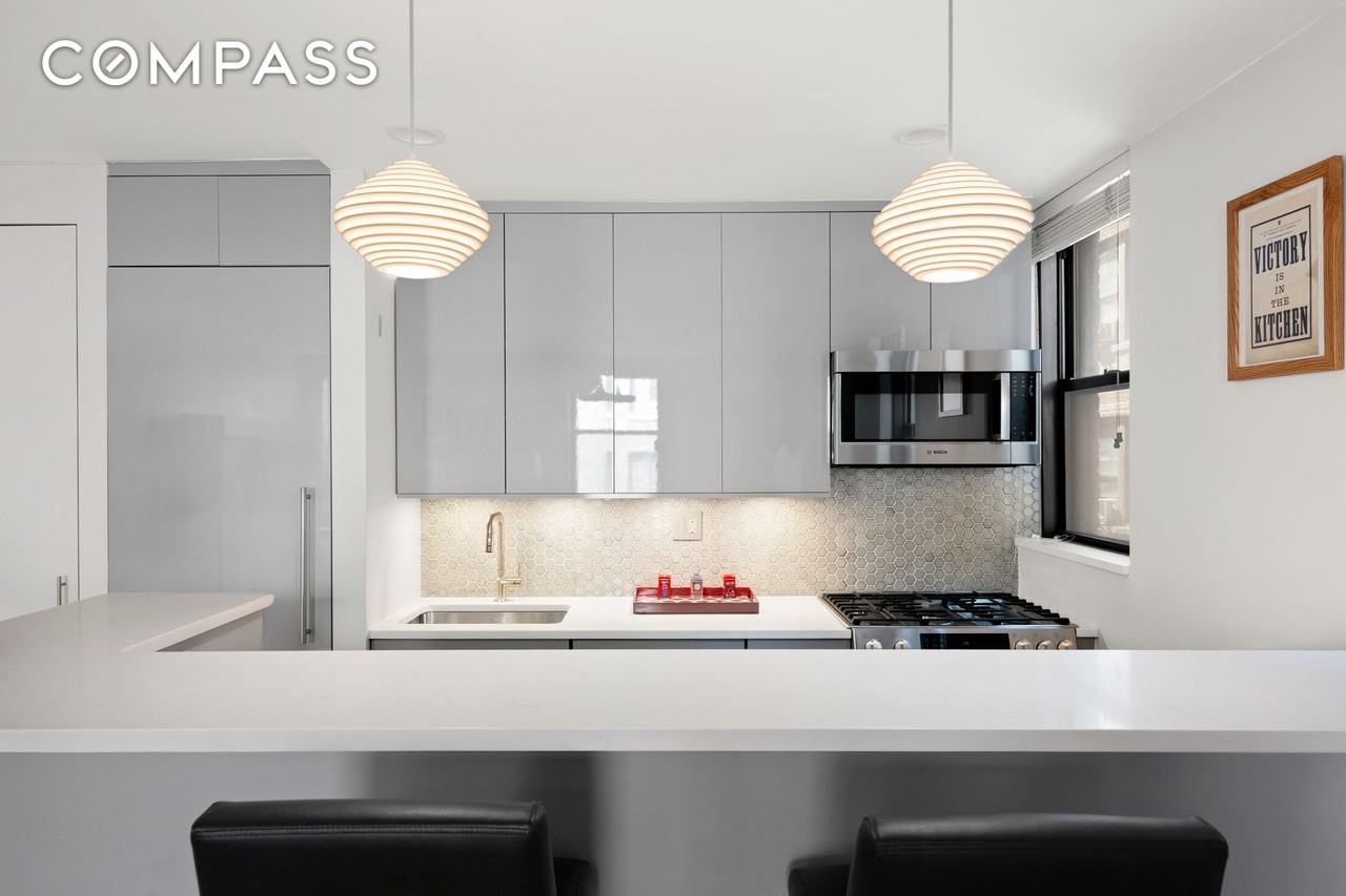 340 W 55th St #5C - Photo 3 of 10