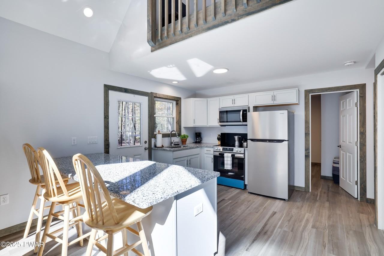 1121 Cobblewood Rd - Photo 4 of 37