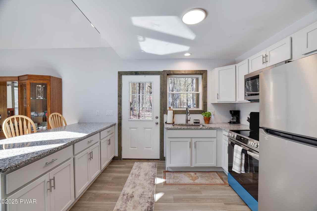 1121 Cobblewood Rd - Photo 5 of 37