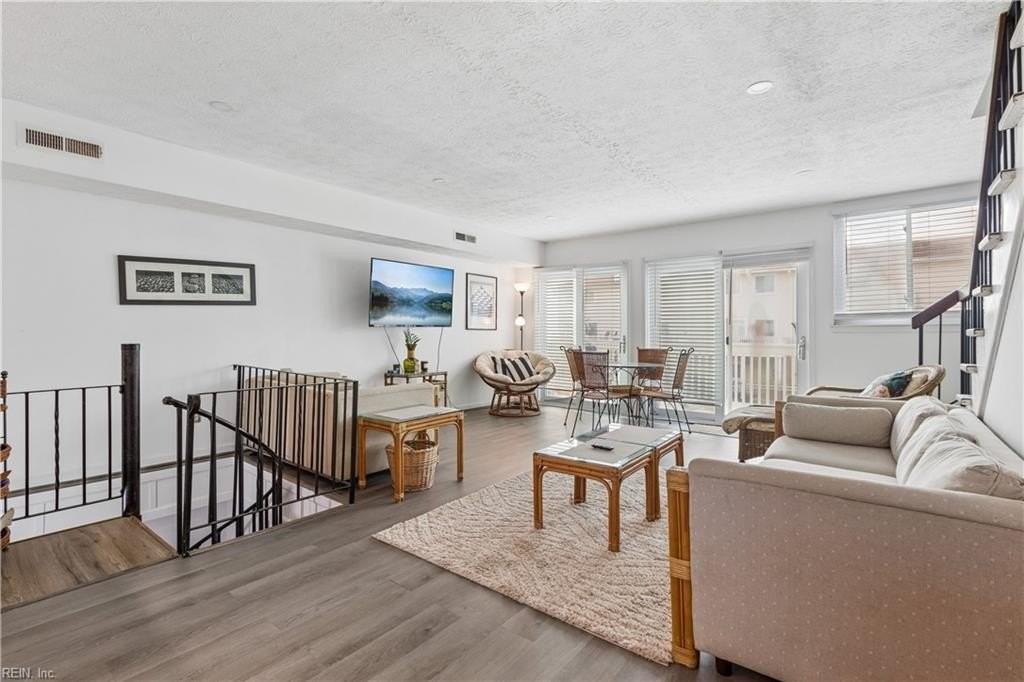 9 Cantamar Ct - Photo 3 of 36