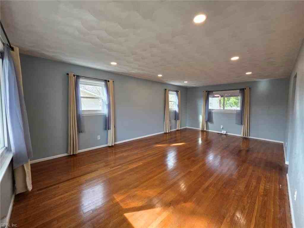 5316 Princess Anne Rd - Photo 5 of 35