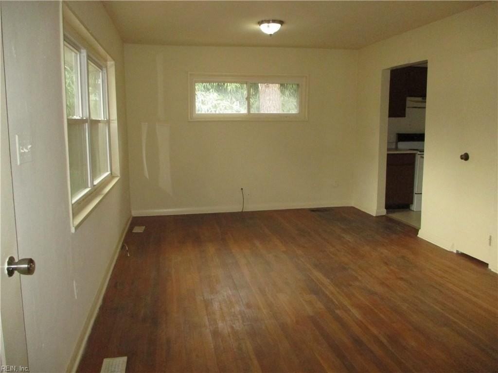 141 Maxwell Ln - Photo 2 of 14