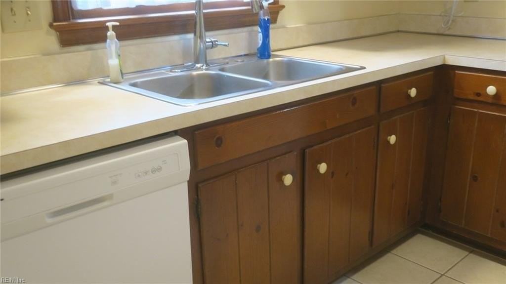 156 Sloane Pl - Photo 4 of 12