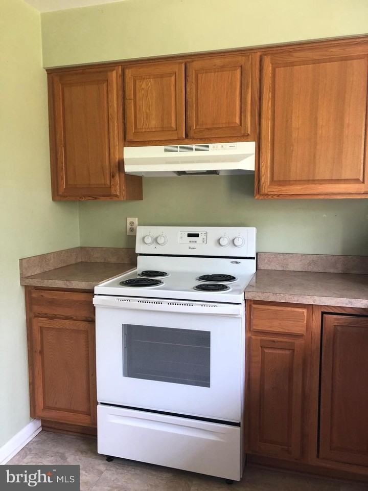 14296 Springfield Ln - Photo 4 of 10