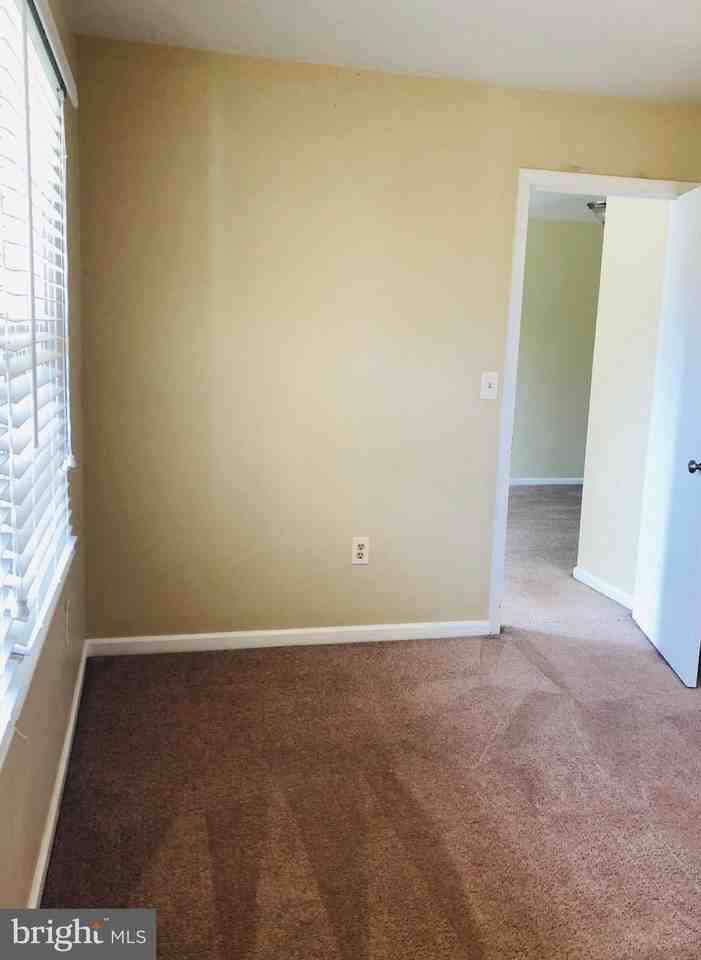 14296 Springfield Ln - Photo 6 of 10