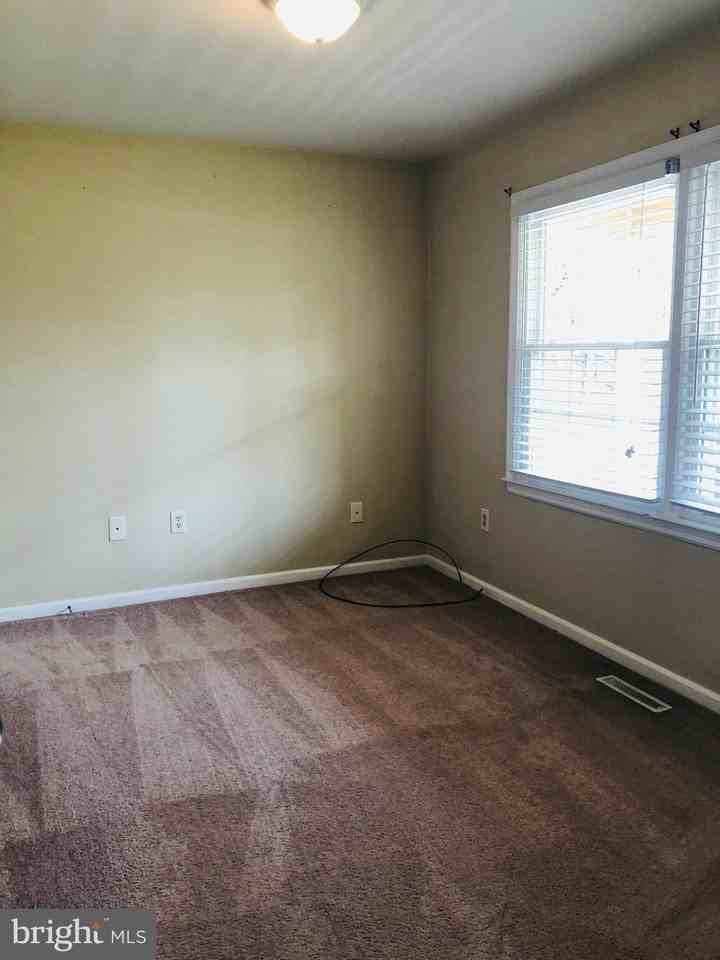 14296 Springfield Ln - Photo 7 of 10