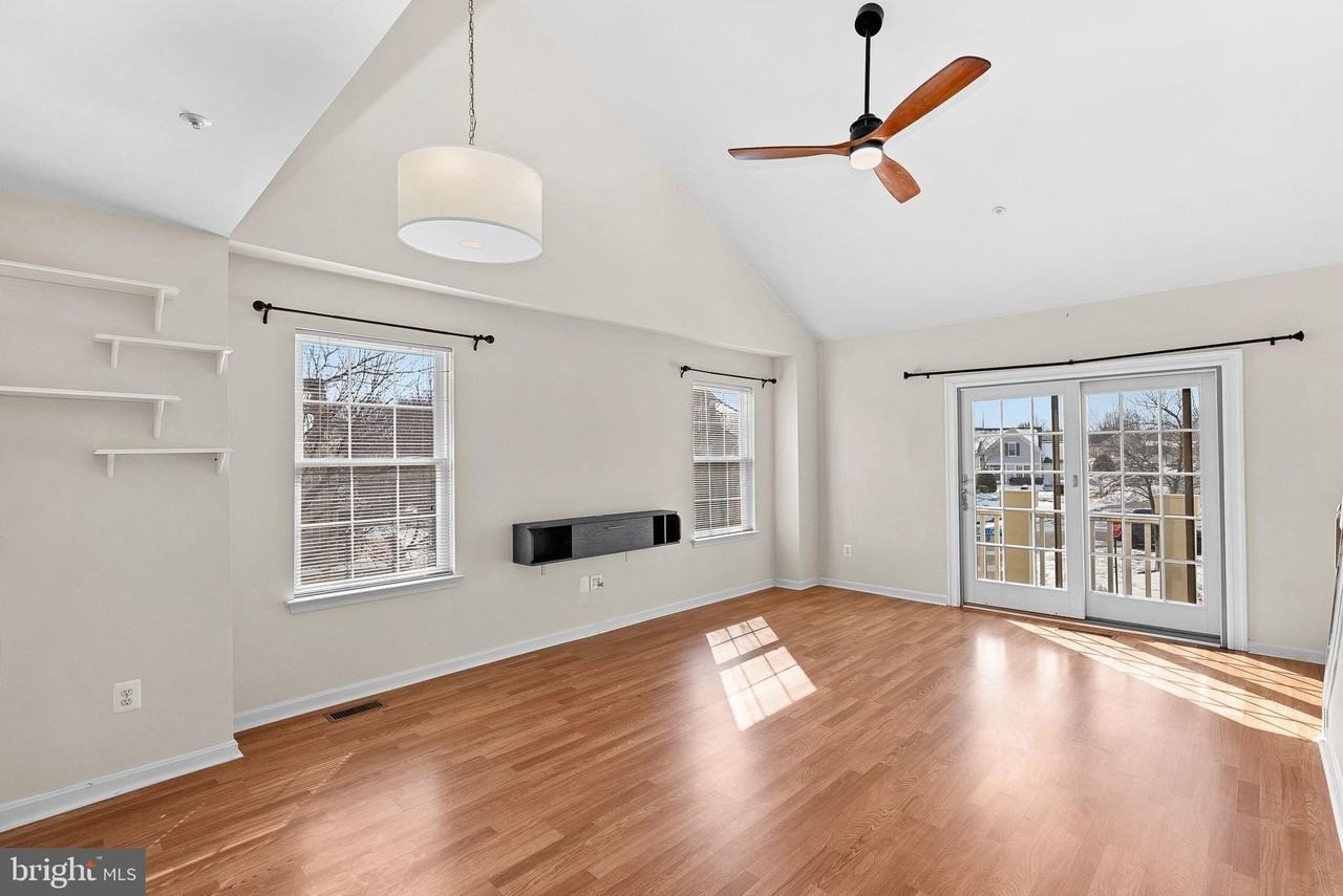 43374 Greyswallow Ter - Photo 5 of 44