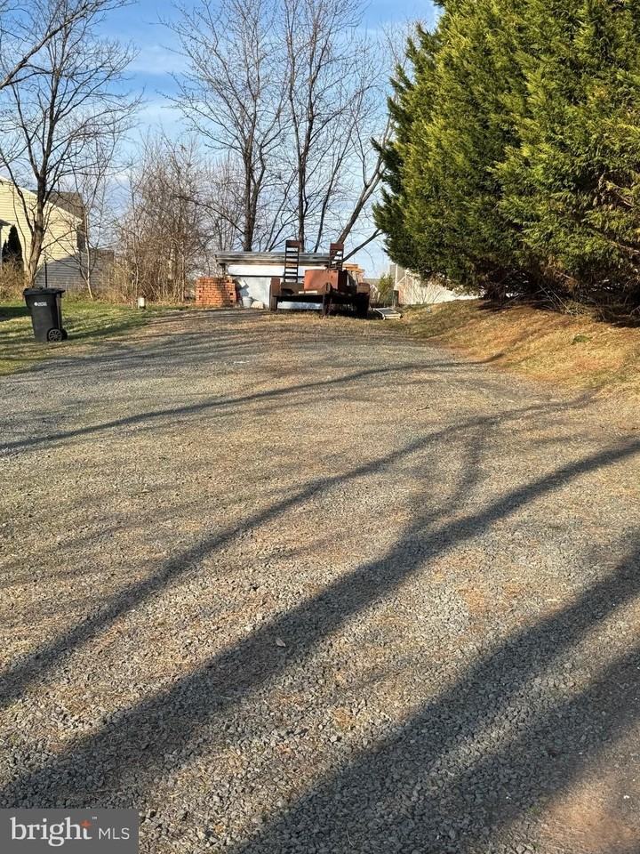 14780 Jordan Ln - Photo 2 of 27