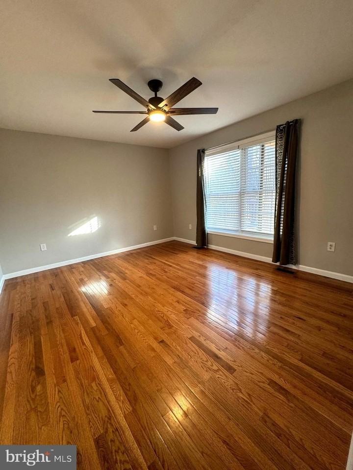 14780 Jordan Ln - Photo 7 of 27