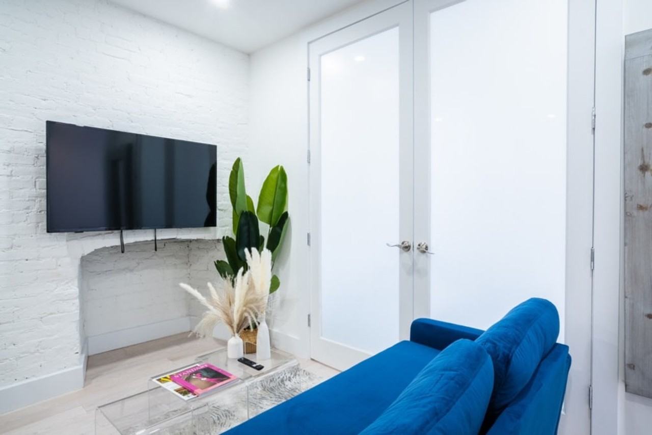 402 East 11th Street - Photo 3 of 37