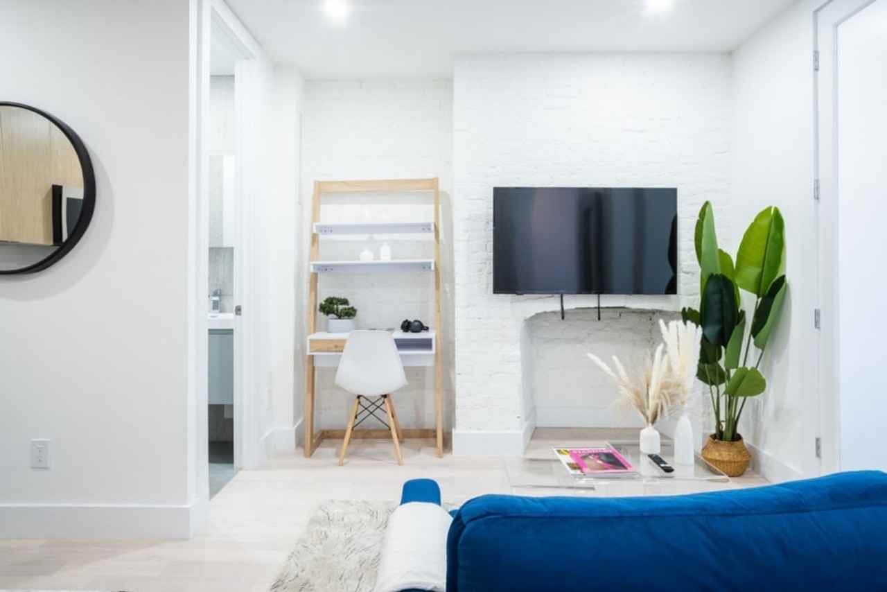 402 East 11th Street - Photo 4 of 37