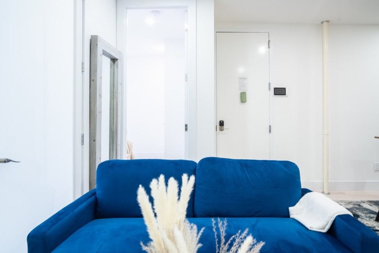 402 East 11th Street - Photo 5 of 37