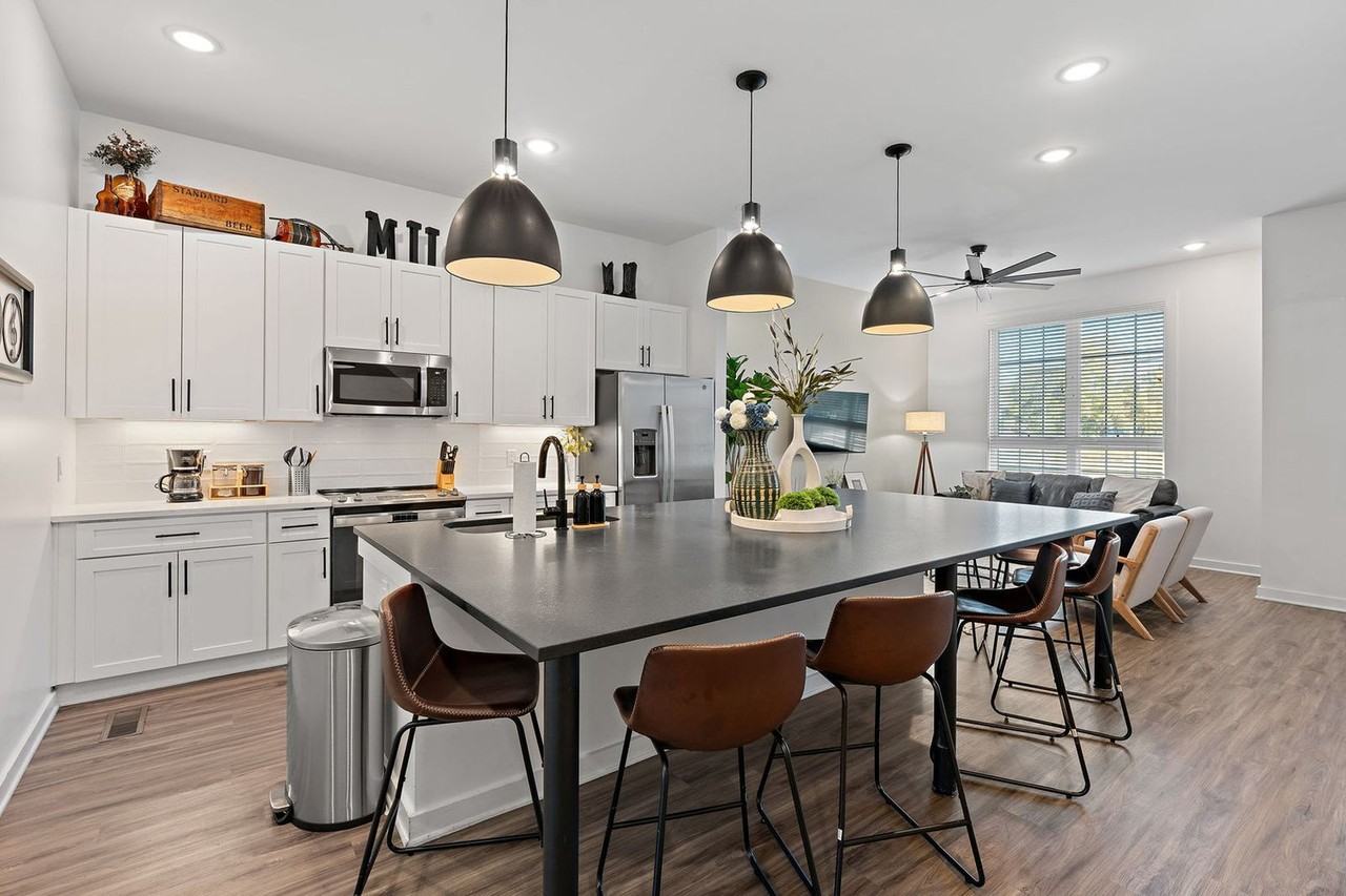 738 Douglas Ave #1051756P - Photo 5 of 28