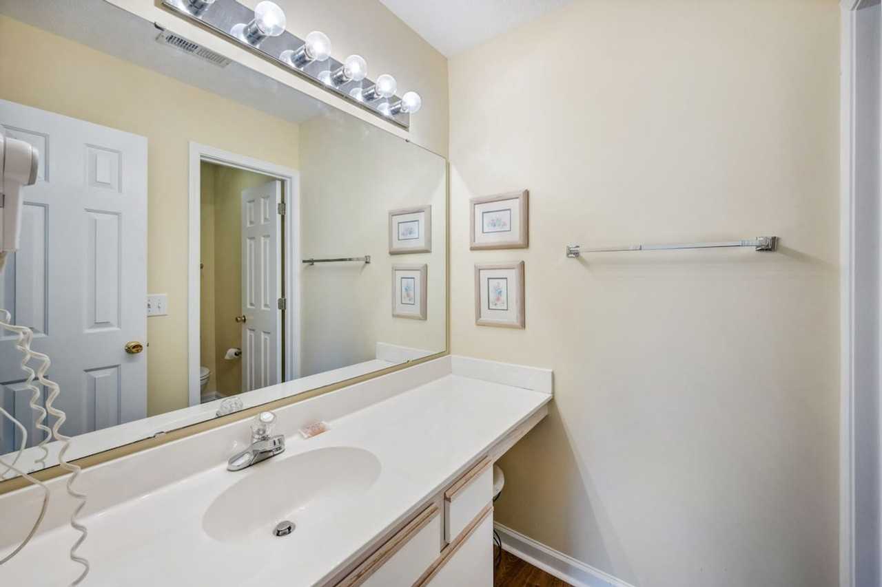 22 Greenbriar Ave #1253400P - Photo 7 of 24