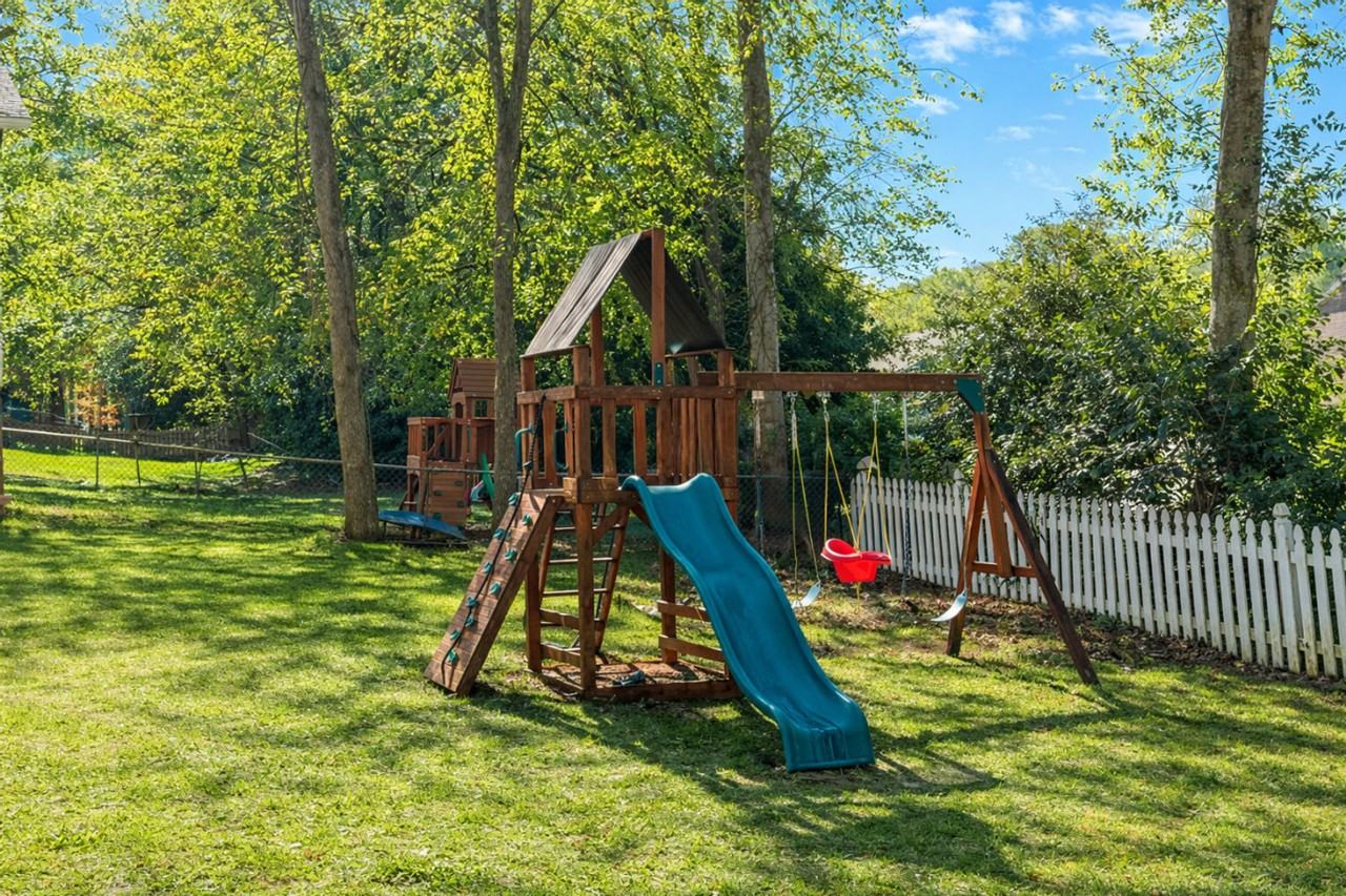 7601 Bedfordshire Dr #1293793P - Photo 3 of 47