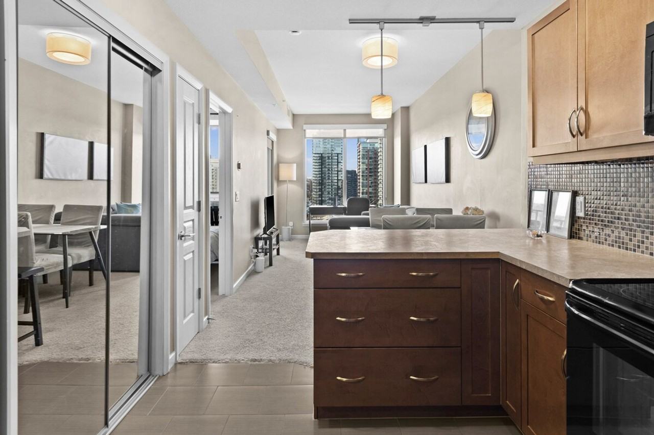 1320 1 St Se #1345813P - Photo 6 of 42