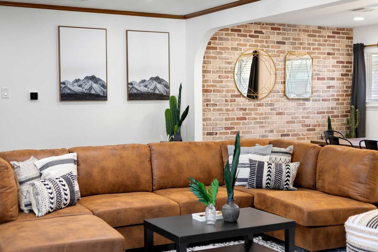 1308 Glen Cove Dr #1492740P - Photo 3 of 40