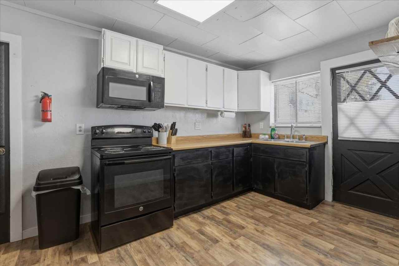 290 E 4th S #1492770P - Photo 3 of 14