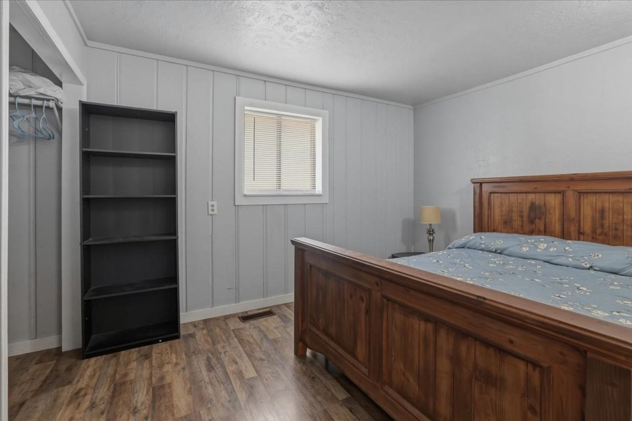 290 E 4th S #1492770P - Photo 4 of 14