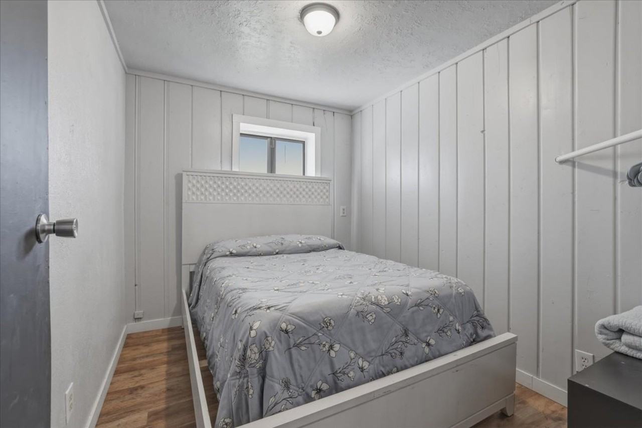 290 E 4th S #1492770P - Photo 5 of 14