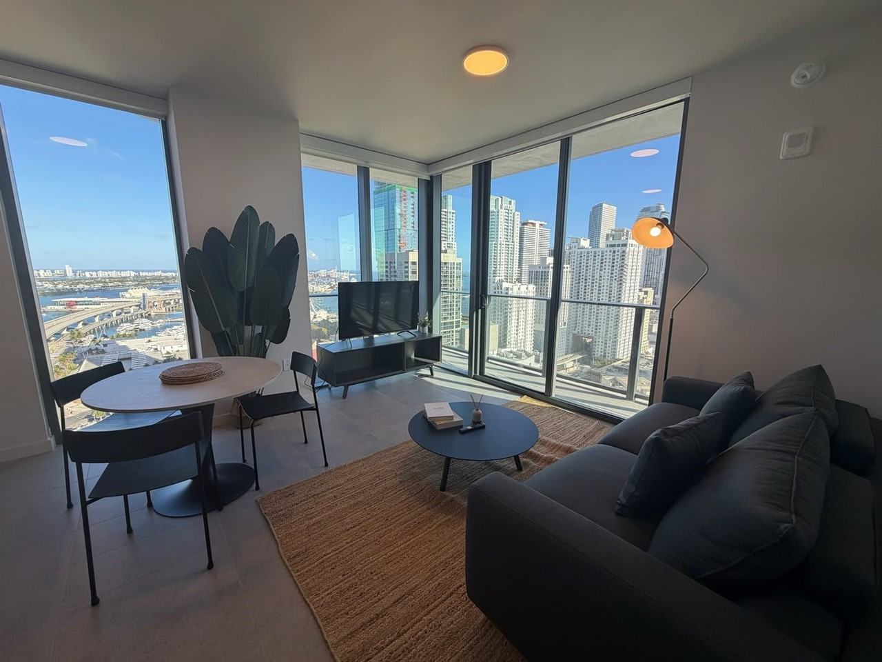 121 Ne 5th St #1470137P - Photo 2 of 13