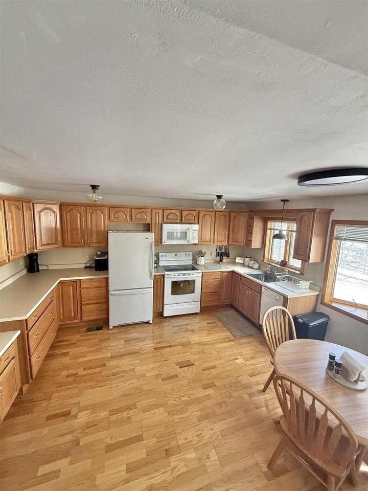 35 Babes Ln #1498592P - Photo 5 of 22