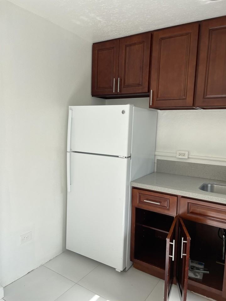 2344 Date St - Photo 3 of 4