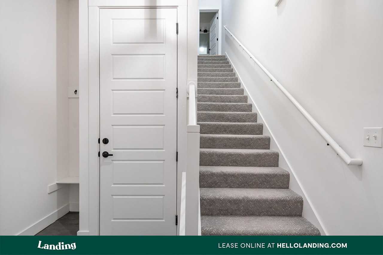 441 SW Longview Blvd - Photo 3 of 50