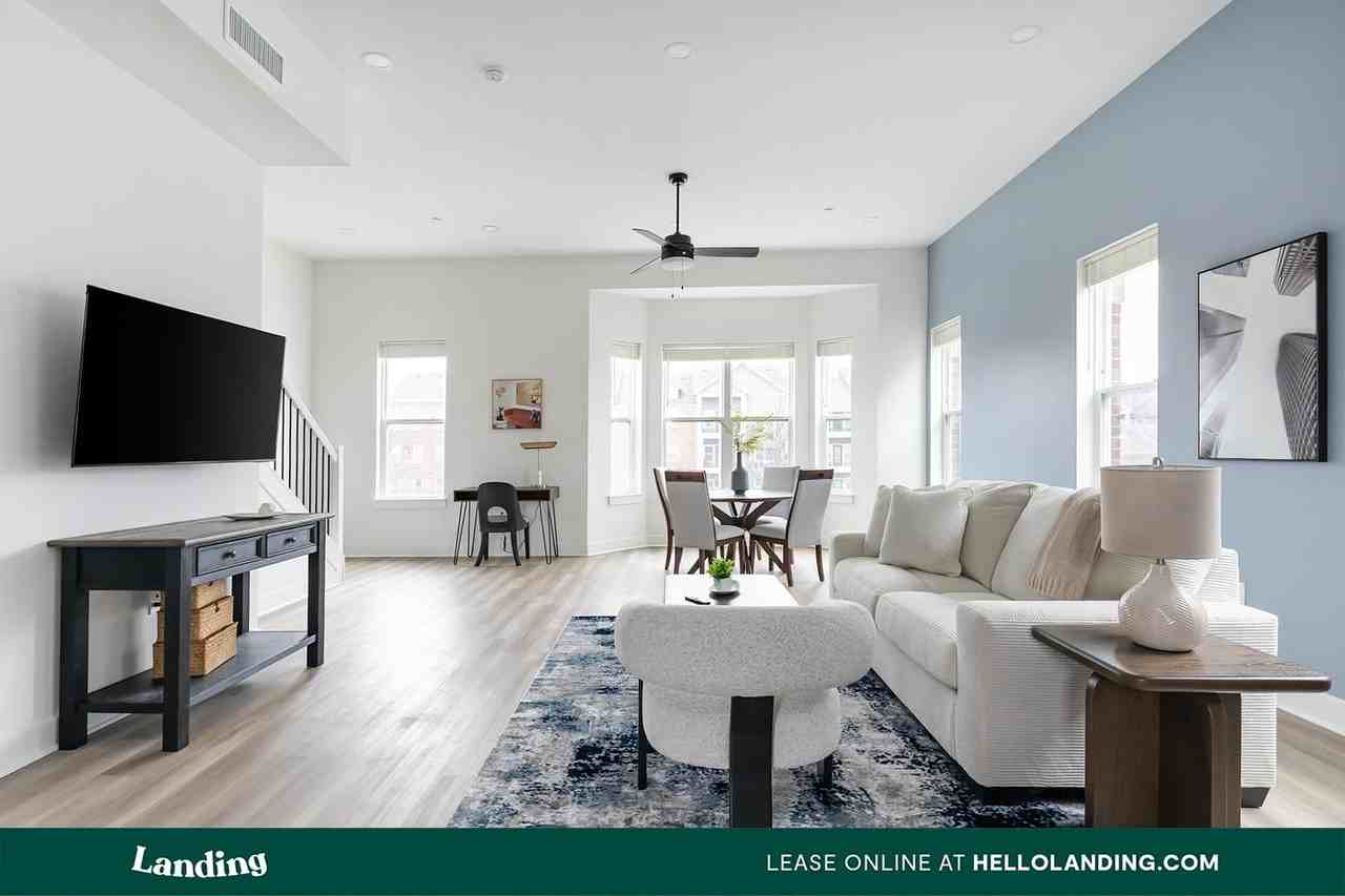 441 SW Longview Blvd - Photo 6 of 50