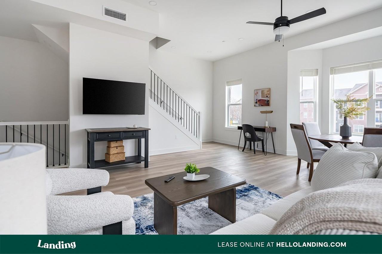 441 SW Longview Blvd - Photo 7 of 50