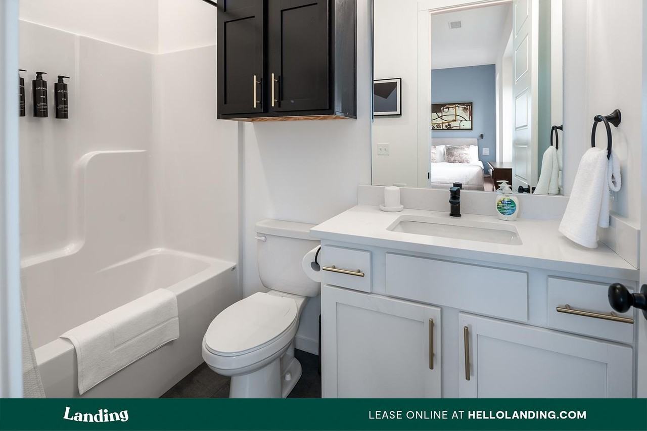 441 SW Longview Blvd - Photo 2 of 50