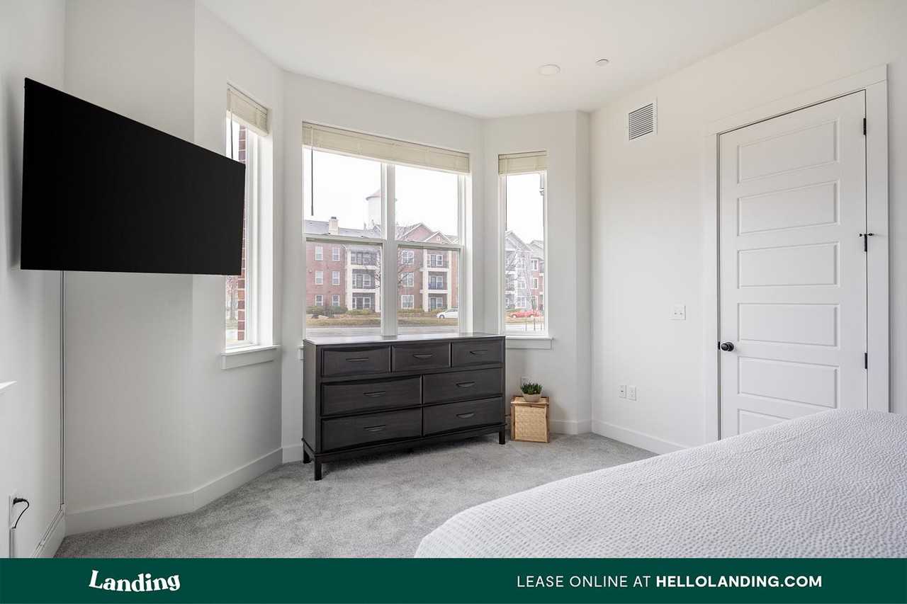 441 SW Longview Blvd - Photo 4 of 50