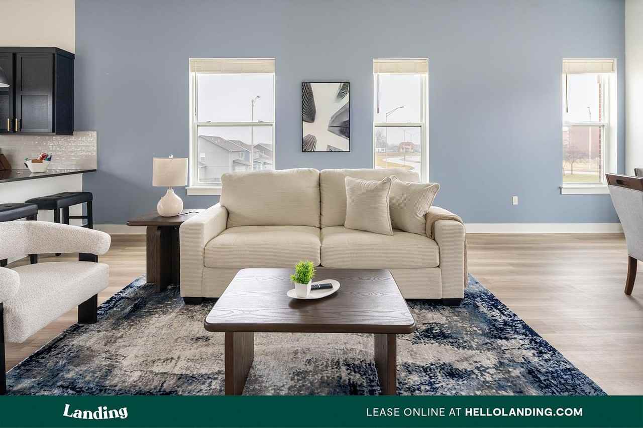 441 SW Longview Blvd - Photo 7 of 50