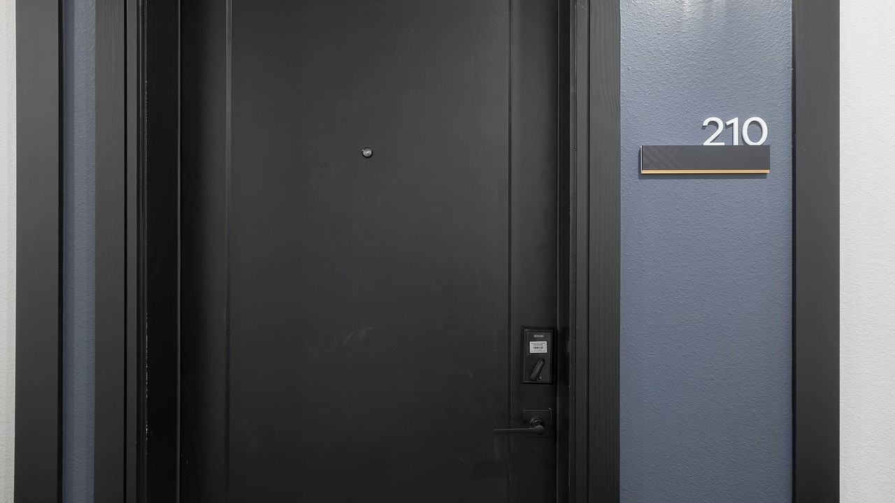 1010 Springdale Rd - Photo 4 of 48