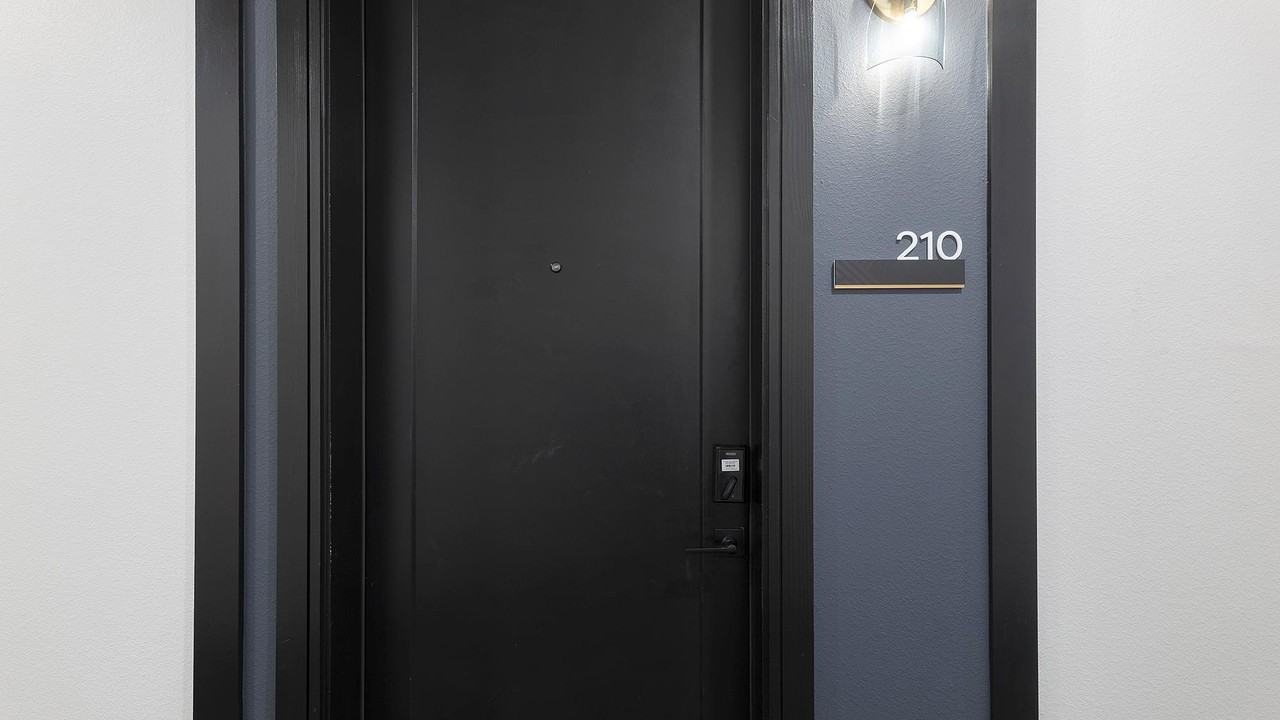 1010 Springdale Rd - Photo 6 of 48