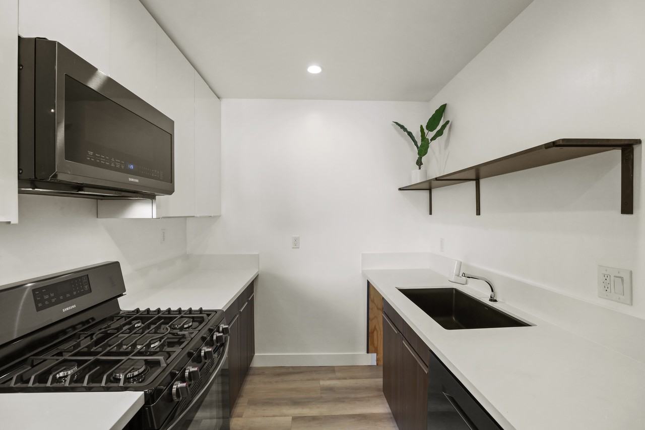 2561 West Avenue 30 #7 - Photo 3 of 20