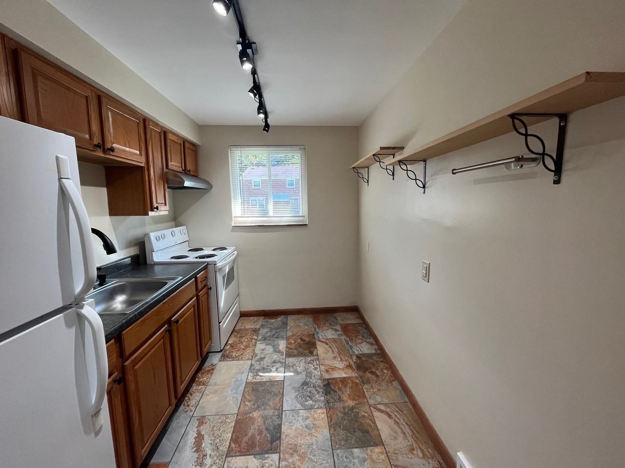 140 Lacrosse St #C4 - Photo 4 of 19