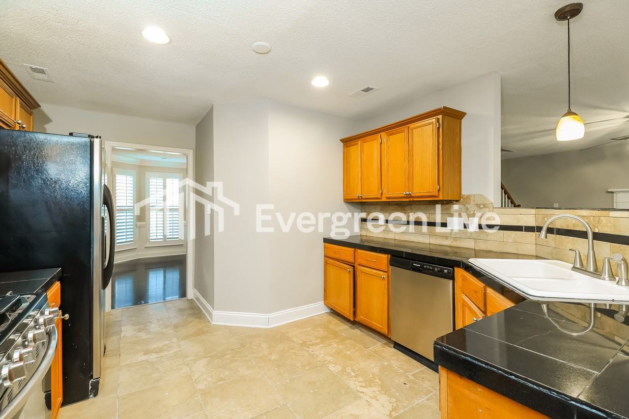 14801 Ashlight Dr - Photo 4 of 15